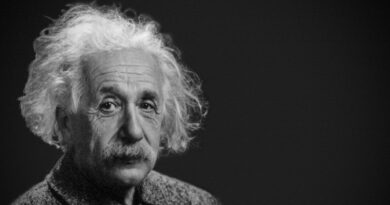 60 Quotes Albert Einstein Beserta Artinya, Penuh Motivasi Tentang Kehidupan