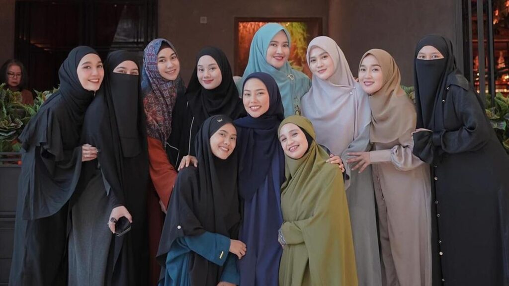 Momen Geng Artis Kupu-Kupu Berkumpul, Semua Anggotanya Berhijab