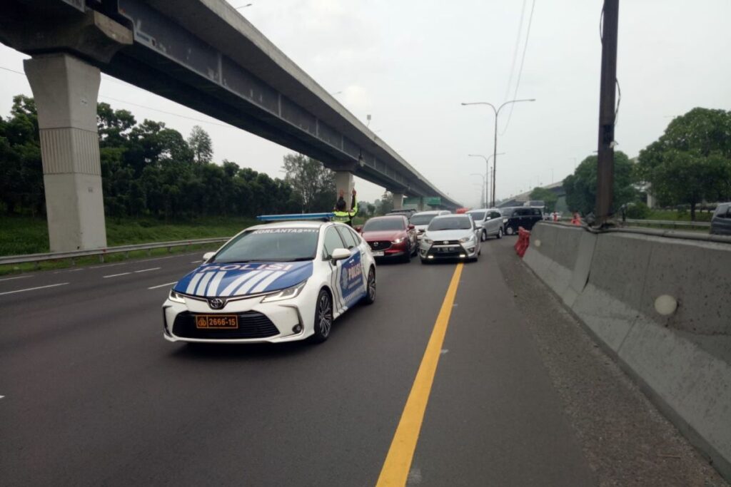 "Contraflow" Tol Jakarta-Cikampek diterapkan untuk atasi kepadatan