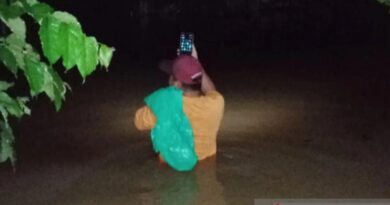 Hujan lebat Minggu dini hari, picu banjir & longsor di Solok Selatan