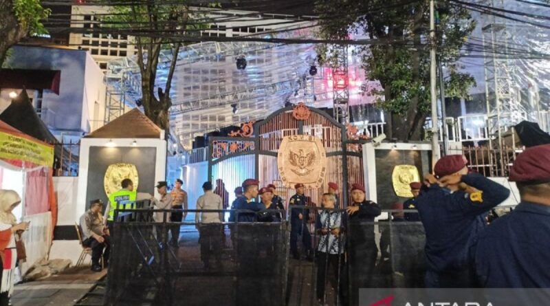 Polisi apresiasi ketertiban pendukung saat menyimak debat di KPU RI