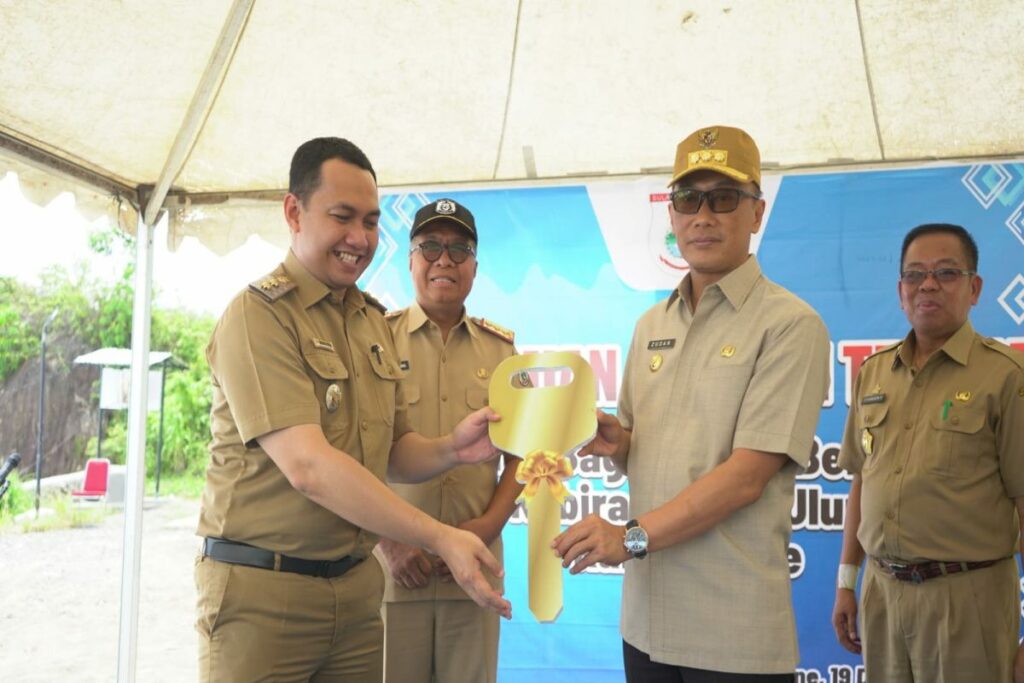 Gubernur Sulbar serahkan 24 rumah kepada korban gempa di Majene