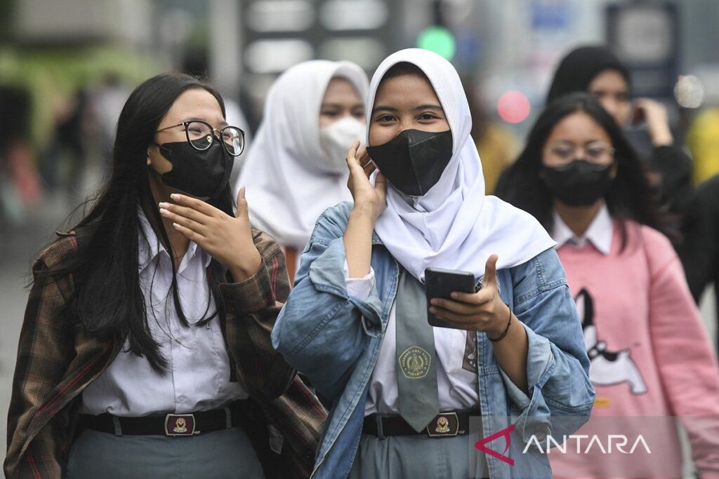 Kasus COVID-19 naik, IDI imbau masyarakat gunakan masker