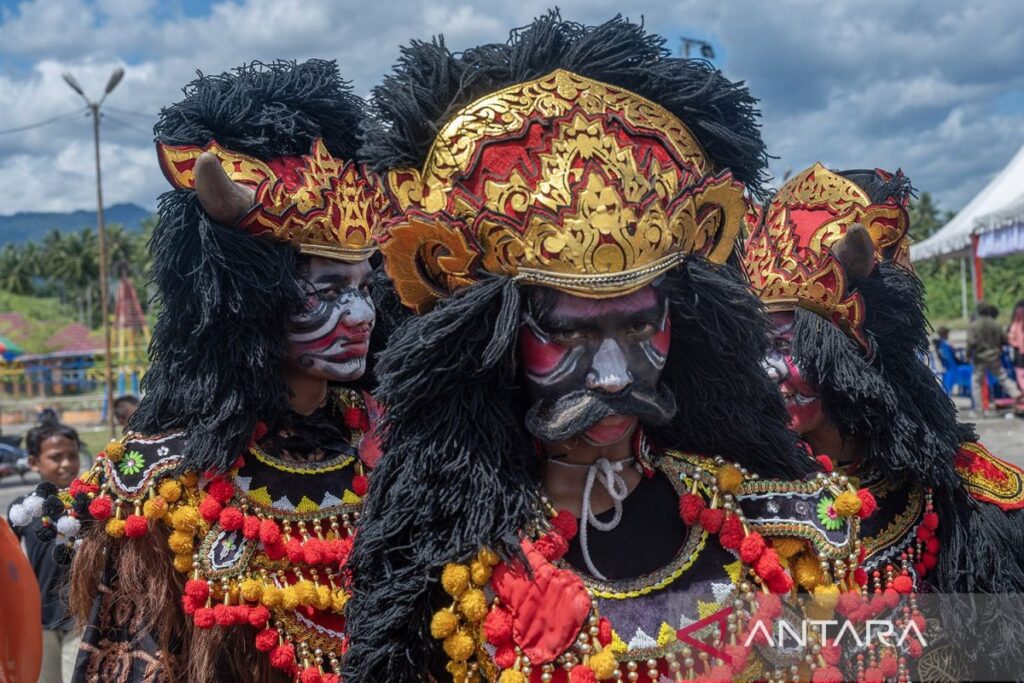 Warga meriahkan kirab budaya Hari Bhakti Transmigrasi