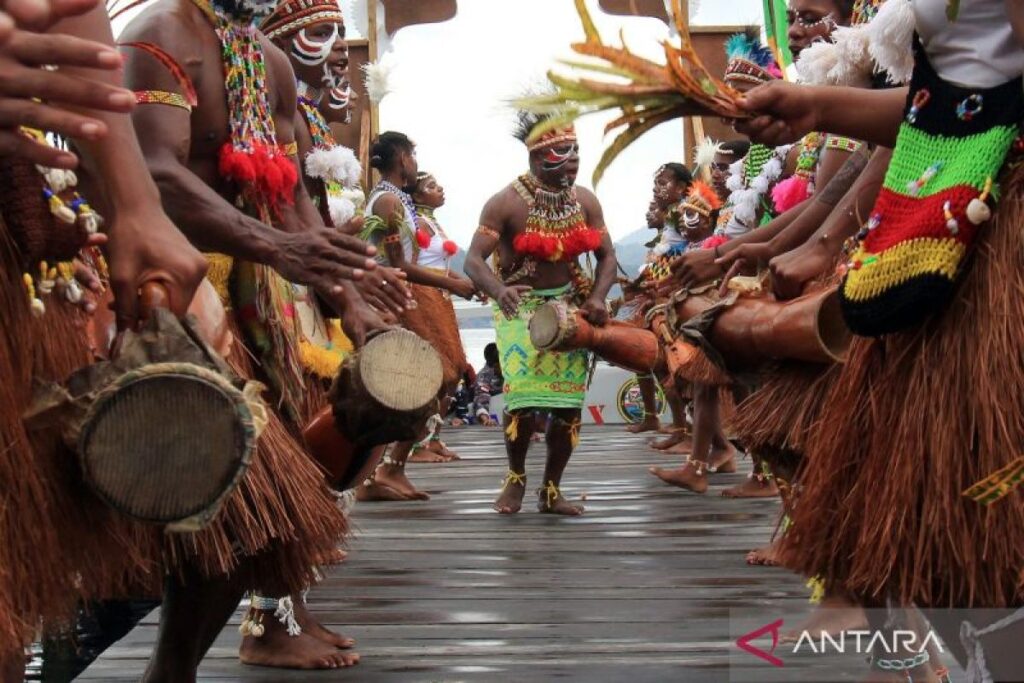 Tarian Binga-binga sambut tamu di Jayapura