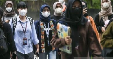 Cegah COVID-19, masyarakat diimbau pakai masker saat di kerumunan