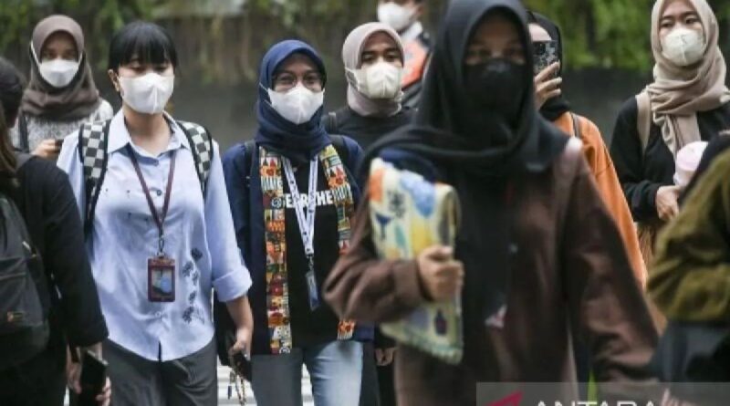 Cegah COVID-19, masyarakat diimbau pakai masker saat di kerumunan