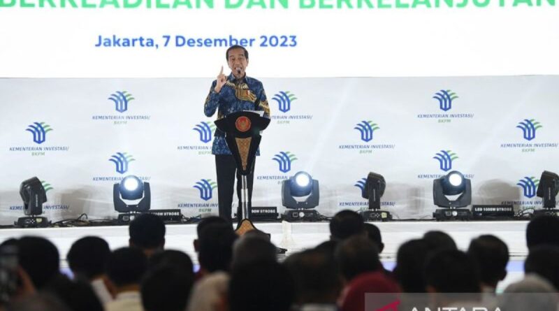 Jokowi minta pemimpin daerah tingkatkan investasi di luar Pulau Jawa