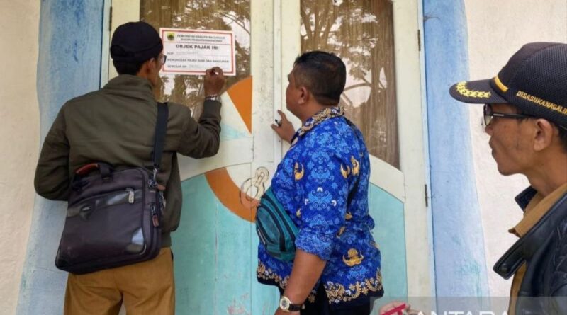 Seribu vila di Cianjur dipasangi stiker karena nunggak pajak