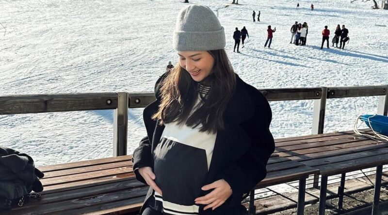 Potret OOTD Jessica Mila berlibur saat hamil, tetap modis dan bergaya bak remaja