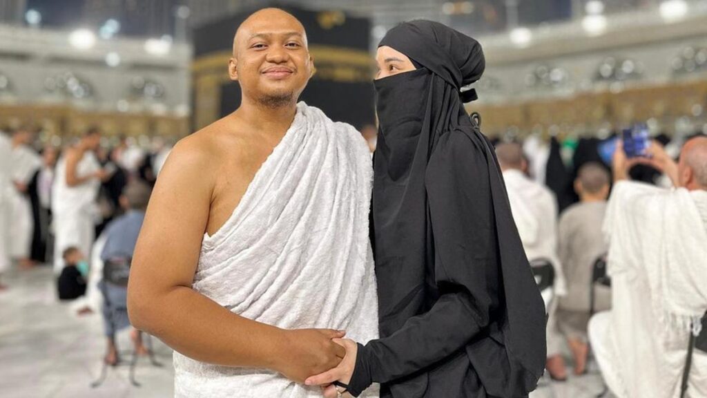 Potret Babe Cabita Pamer Rambut Gundul Saat Umrah, Bikin Marah