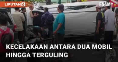VIDEO: Detik-detik Kecelakaan Antara Dua Mobil Hingga Terguling di Yogyakarta