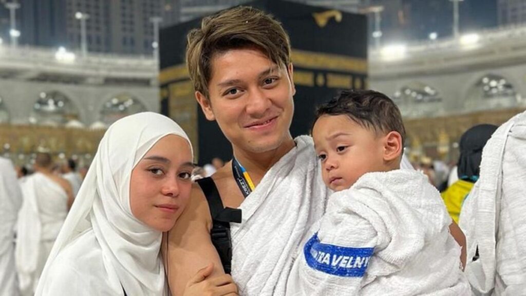 7 Potret Lesty Kejora dan Rizky Billar Menjalani Umrah, Membawa Baby Levian