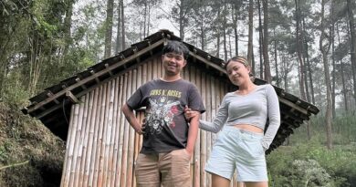 Potret Dodit Mulyanto dan Angelina Ci di Rumah Hutan, Menyatu dengan Alam