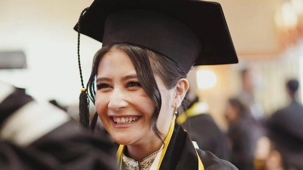 116 Caption Singkat Wisuda Instagram yang Mengekspresikan Kesan Mendalam