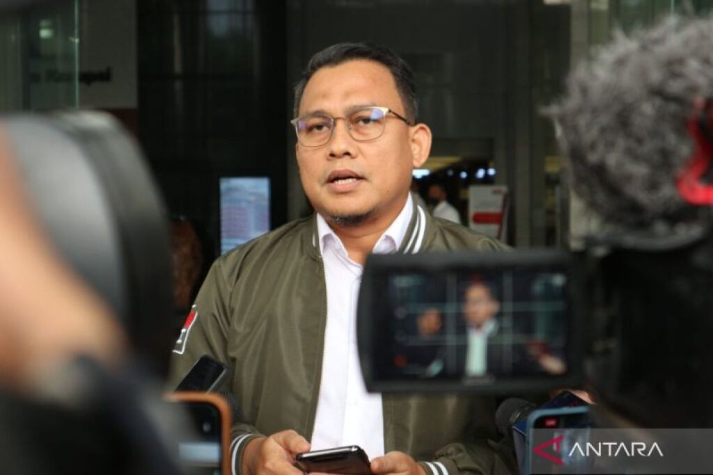 KPK bawa pihak terjaring OTT ke Jakarta
