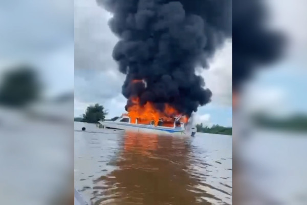 Speed boat rombongan Wakil Bupati Kutai Barat terbakar
