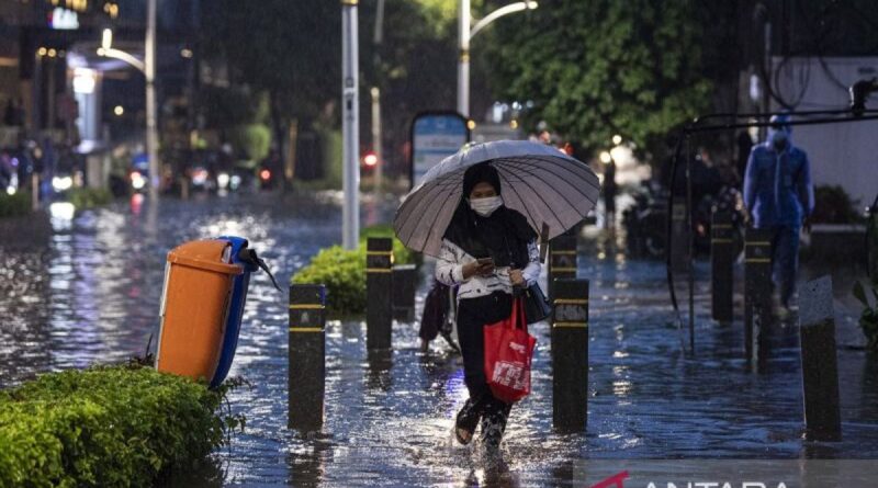 BMKG: Waspada potensi hujan badai di sejumlah wilayah RI hari ini