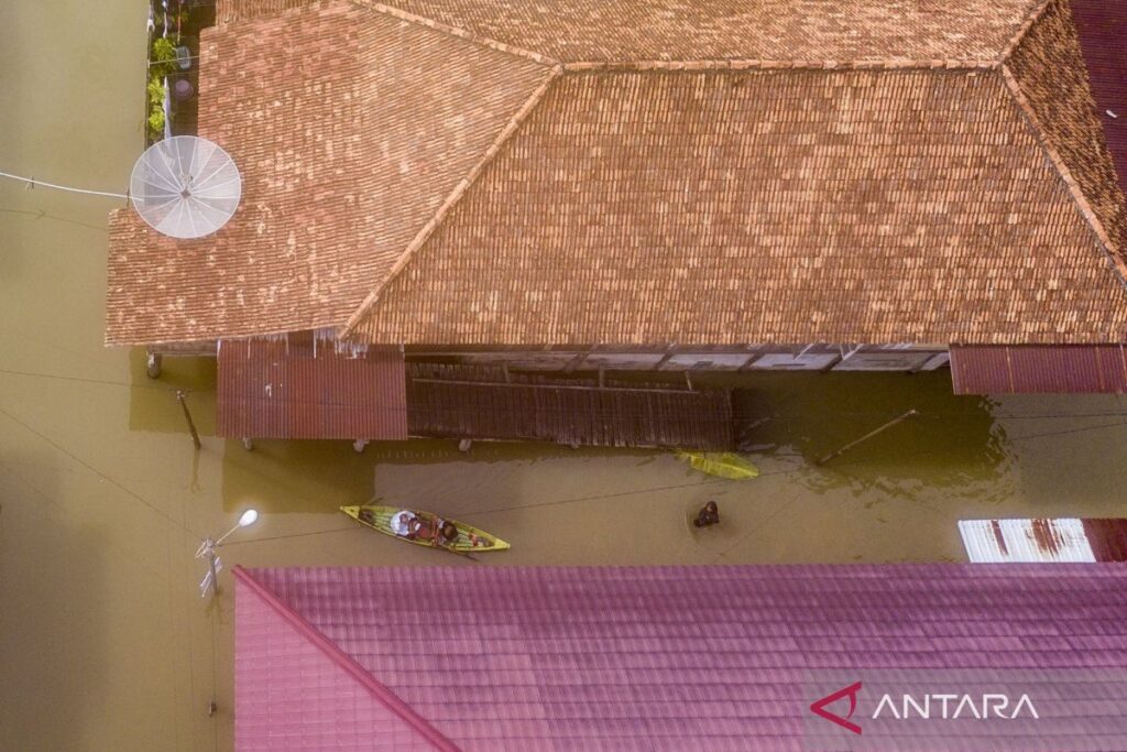 Ratusan rumah terendam banjir luapan Sungai Batanghari