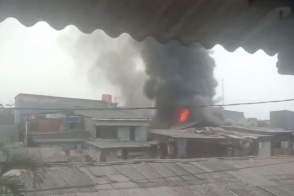 Kebakaran hanguskan 30 unit kontrakan dan 11 rumah di Tambora