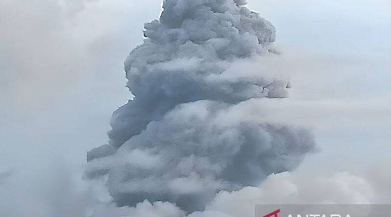Gunung Dukono meletus, lontarkan abu vulkanik setinggi 1,7 kilometer