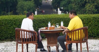 Presiden Joko Widodo olahraga dan sarapan dengan Airlangga Hartarto