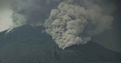 PVMBG: Dalam enam jam Gunung Lewotobi erupsi 12 kali