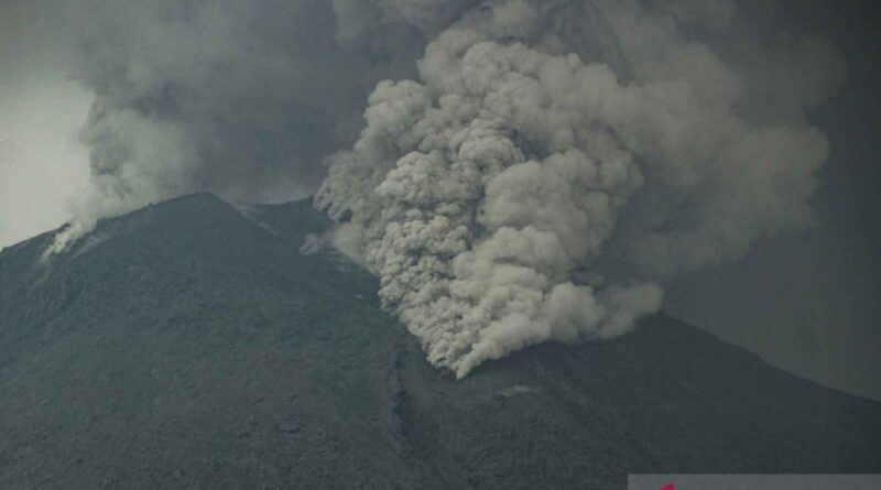 PVMBG: Dalam enam jam Gunung Lewotobi erupsi 12 kali