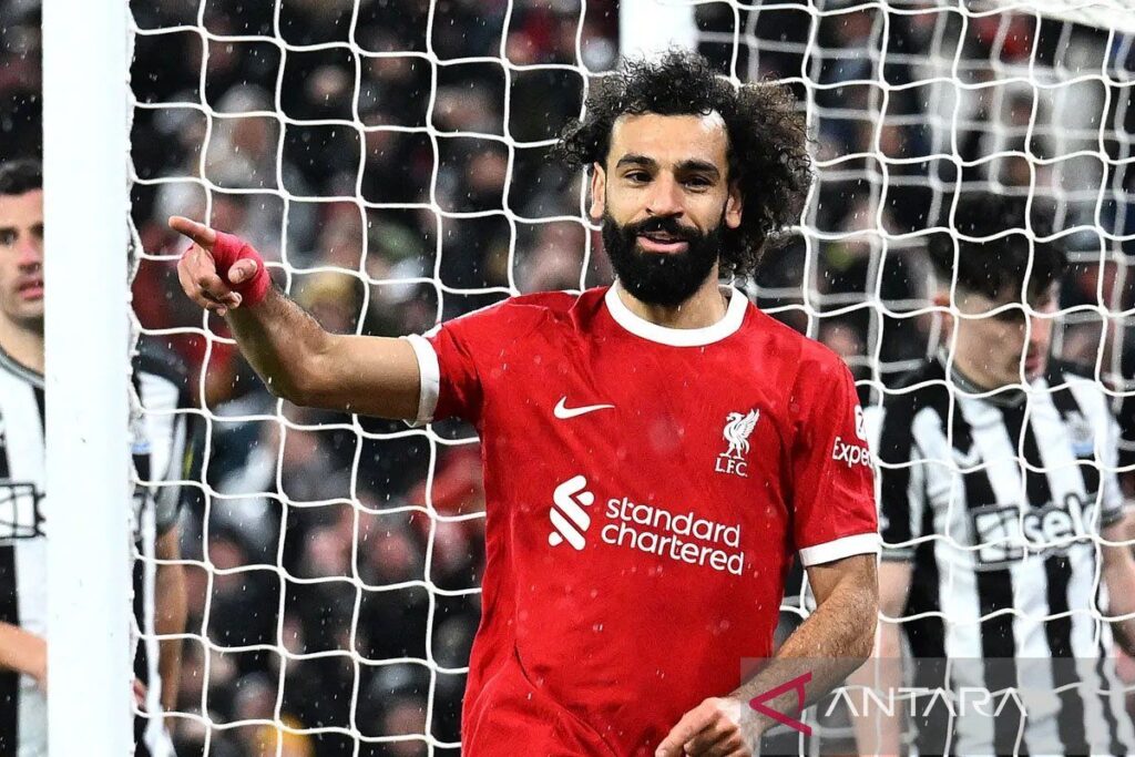 Liverpool pukul Newcastle 4-2 kokohkan posisi di puncak klasemen