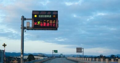 Gempa dahsyat di Jepang runtuhkan bangunan, layanan kereta terhenti