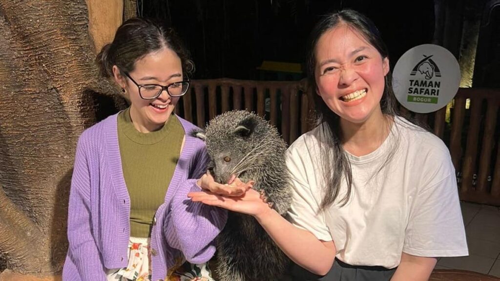 Potret Gracia Indri dan Gisela Cindy berlibur bersama di Taman Safari, Sister Goals