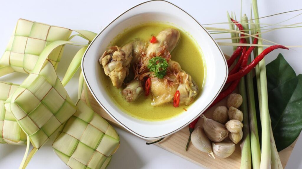 9 Resep Opor Ayam Kuning Spesial Lebaran, Enak, Gurih dan Menggiurkan