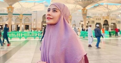 7 Potret Prilly Latuconsina Saat Ibadah Umrah, Penampilan Hijabnya Curi Perhatian