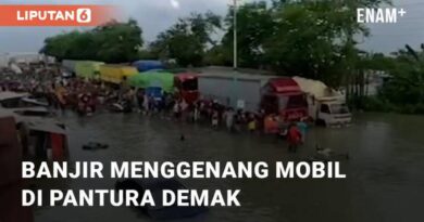 VIDEO: Viral Banjir Banjir Mobil di Pantura Demak, Warga Bantu Evakuasi