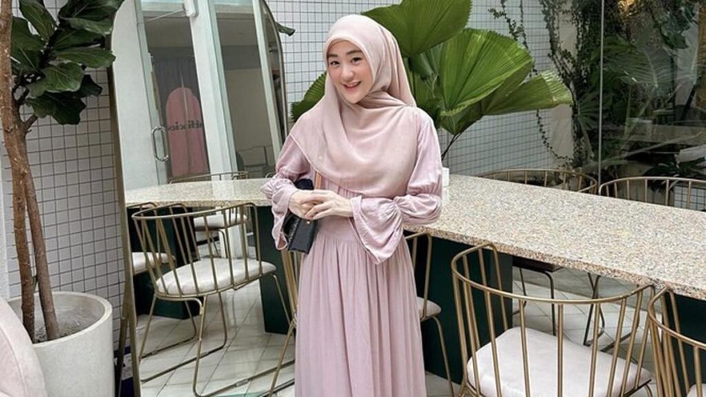 7 Potret Larissa Chou Pamer Baby Bumpnya yang Mulai Terlihat, Banjir Pujian