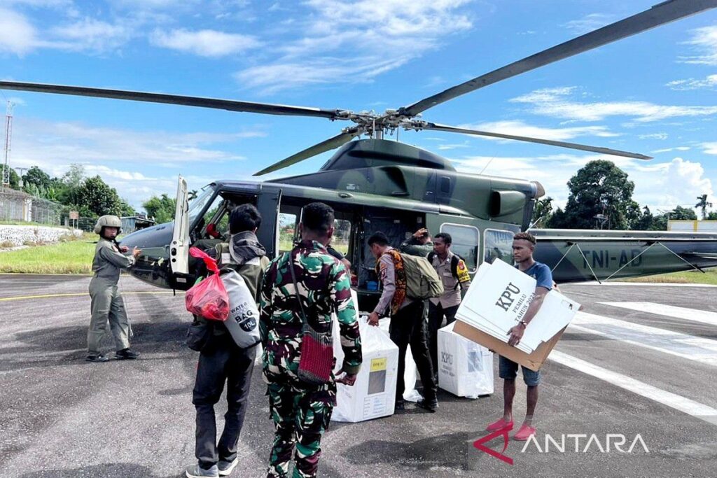 TNI bantu tarik logistik pemilu dari TPS terisolir di Wondama-Papua