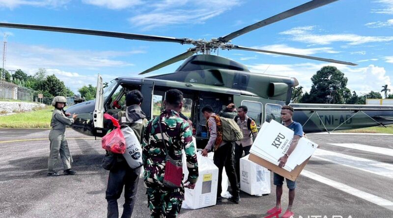 TNI bantu tarik logistik pemilu dari TPS terisolir di Wondama-Papua