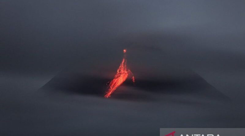 Guguran lava meluncur 189 kali dari Gunung Merapi