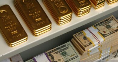 Harga emas menurun karena investor tunggu risalah pertemuan FOMC
