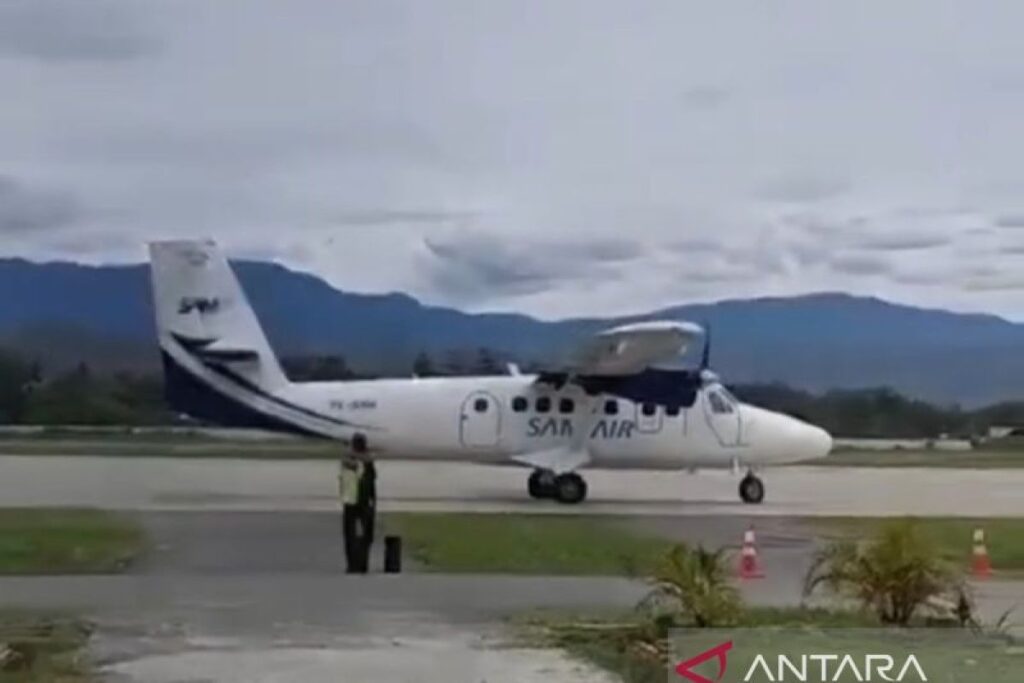 Pesawat tipe Twin Otter melayani penerbangan perintis di Gorontalo