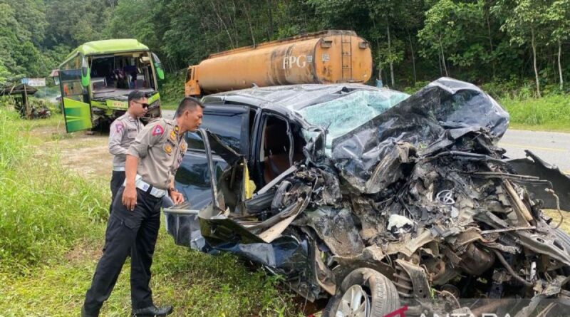 Dua orang tewas akibat kecelakaan Bus jurusan Pontianak-Putussibau