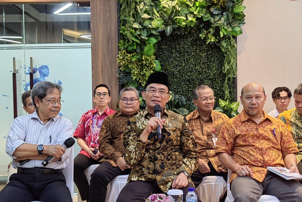 Menko PMK bantah presiden politisasi bansos