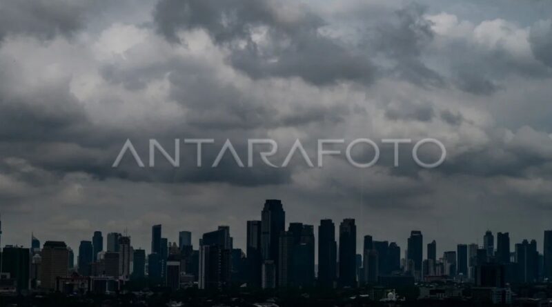 Info BMKG: Cuaca Jakarta Senin pagi berawan malam hujan ringan