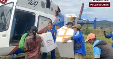 Polda Sulteng jemput logistik pemilu lewat udara dari desa terpencil
