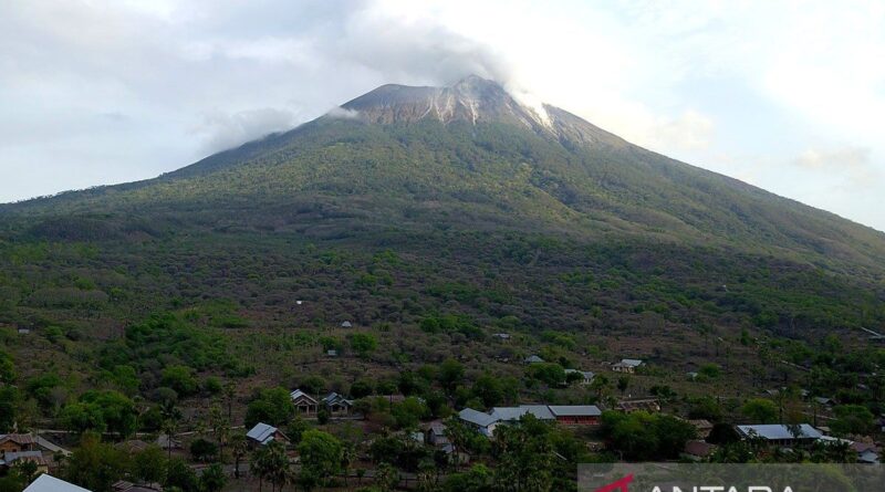 Gunung Ile Lewotolok di Lembata kembali erupsi