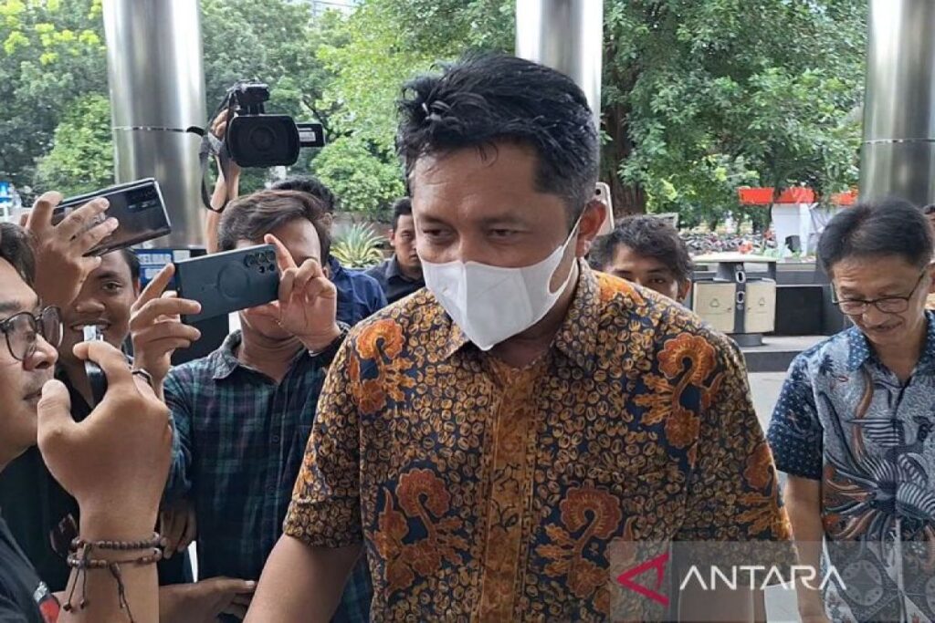 KPK dalami dugaan aliran uang korupsi BPPD Sidoarjo ke Bupati