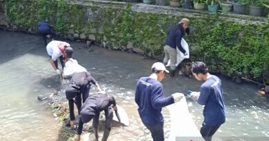 Mahasiswa Untidar bersihkan Kali Bening di Magelang