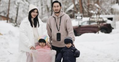 Potret liburan keluarga Syahnaz Sadiqah dan Jeje ke Jepang, asyik bermain salju bersama anak