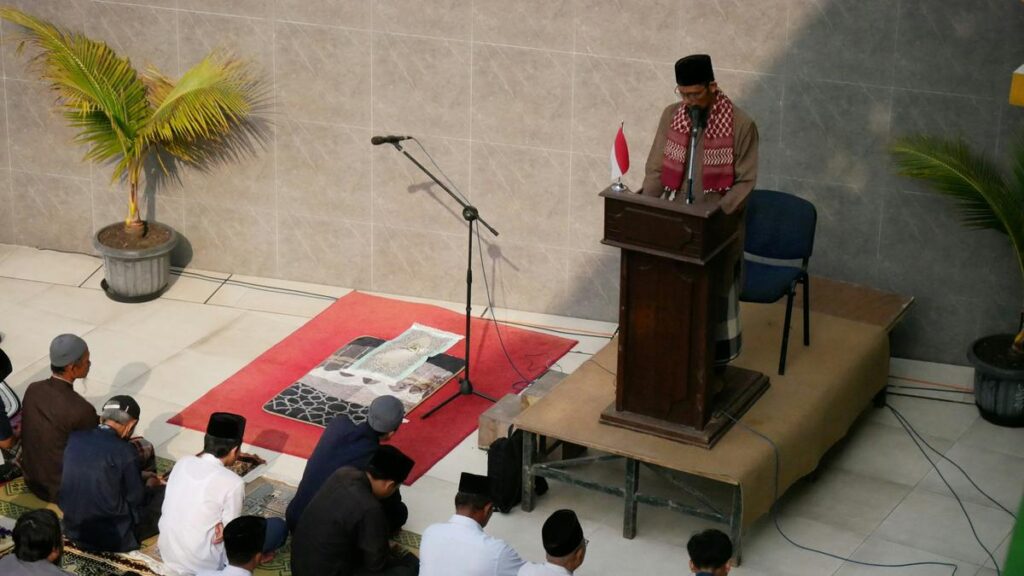 Hukum Meninggalkan Khutbah Id, Apakah Sholatnya Batal?