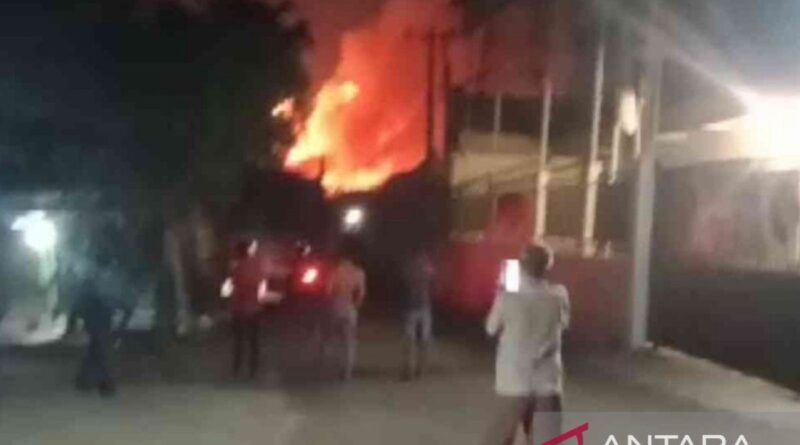 Gudang Munisi Daerah TNI AD di Ciangsana meledak, warga dievakuasi